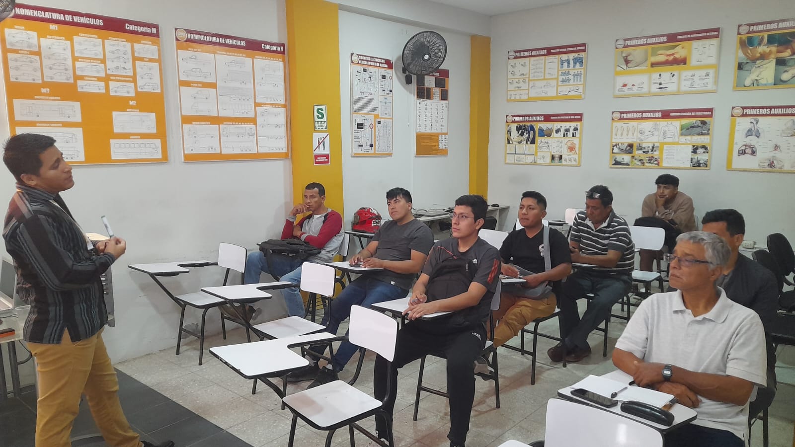 Alumnos de Global Car 1